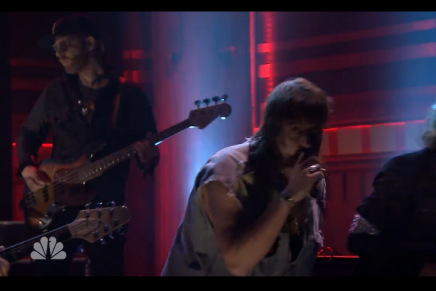 Julian Casablancas da Jimmy Fallon con “Where No Eagles Fly”