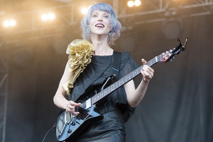 St. Vincent: live intenso con caduta