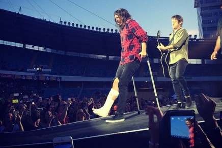 Foo Fighters: la cover di “Seven Nation Army” col dottore di Dave