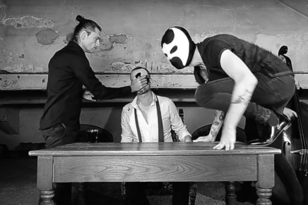 Guarda “People are strange” di In.Visible