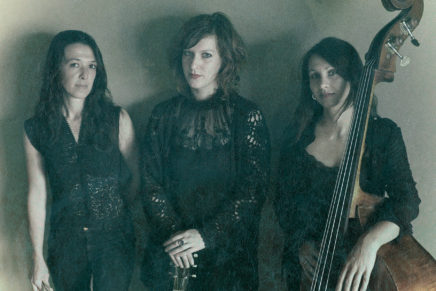 KALAHYSTERI: Il nuovo progetto di Elli de Mon, Astrid Dante e Giusi Pesenti