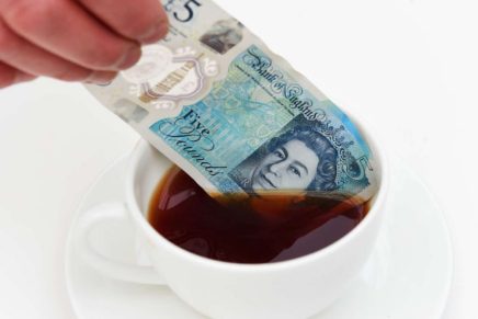 I nuovi 5 Pound Inglesi possono suonare un disco in vinile