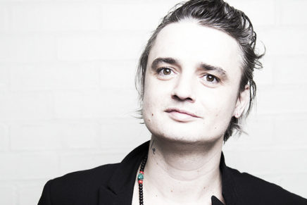 Pete Doherty: ascolta il nuovo singolo “Kolly Kibber”