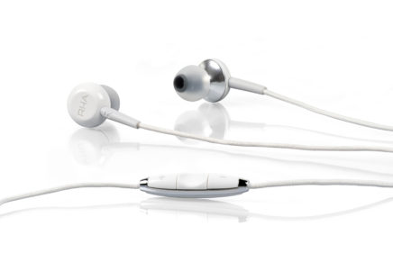 Spiati dagli auricolari