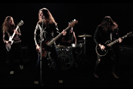 Small Jackets: ecco il video di “Get Out of My Way”