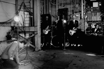 Oxbow: guarda “Cold & Well-Lit Place”