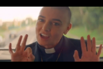 SINEAD O’CONNOR si veste da prete per il video si “8 Good Reasons” tratto da I’m Not Bossy, I’m The Boss SINEAD O’CONNOR si veste da prete per il video si “8 Good Reasons” tratto da I’m Not Bossy, I’m The Boss
