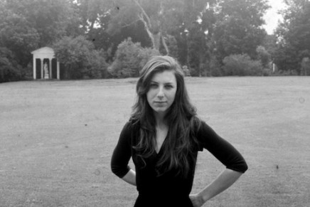 Julia Holter e il nuovo video di Feel You