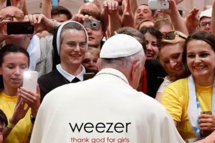 Weezer: il video di “Thank God for Girls” Weezer: il video di “Thank God for Girls”