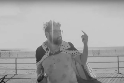 Ascolta “King of the world”: il nuovo singolo dei Weezer Ascolta “King of the world”: il nuovo singolo dei Weezer