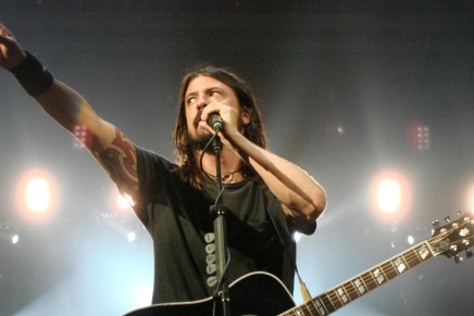 Dave Grohl: il suo tributo ai “Cari Estinti”