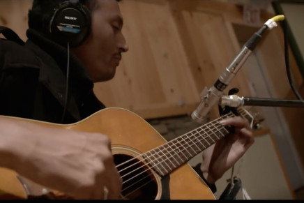 Ascolta “Inar” di Bombino