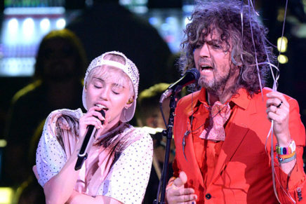 Flaming Lips e Miley Cyrus insieme in “We Are Famly”